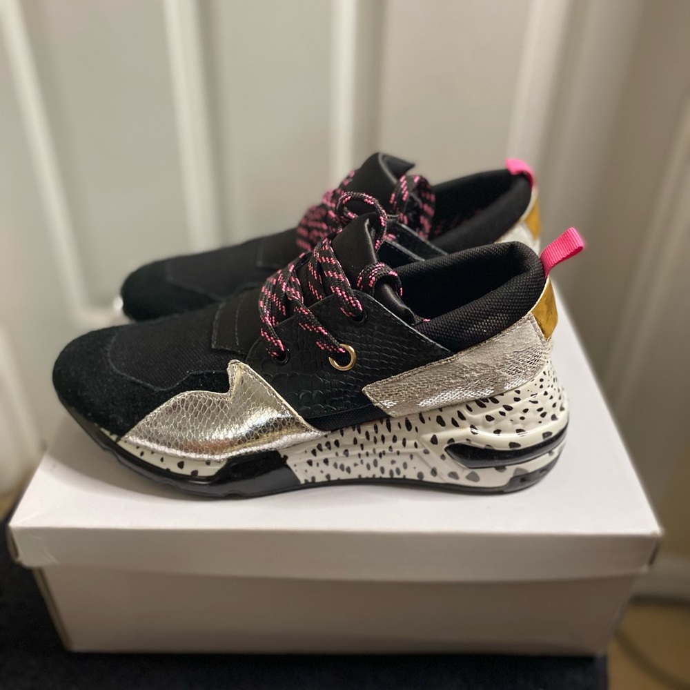 Sneakers